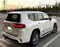 تۆیۆتا لاند کروزەر